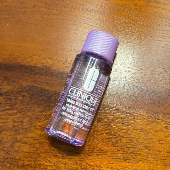 🌺Clinique travel size Take the Day Off - Picture 2 of 3